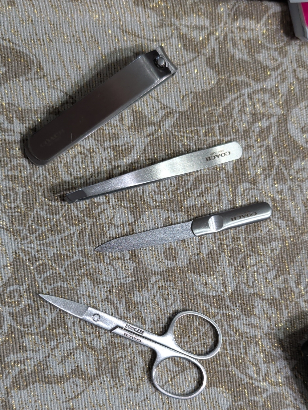 Coach Grooming Kit - Picture 6 of 16